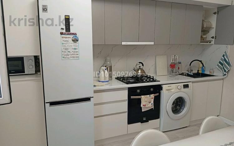 2-комнатная квартира · 76 м² · 8/10 этаж, Чуланова за 300 000 ₸ в Алматы, Алатауский р-н — фото 2