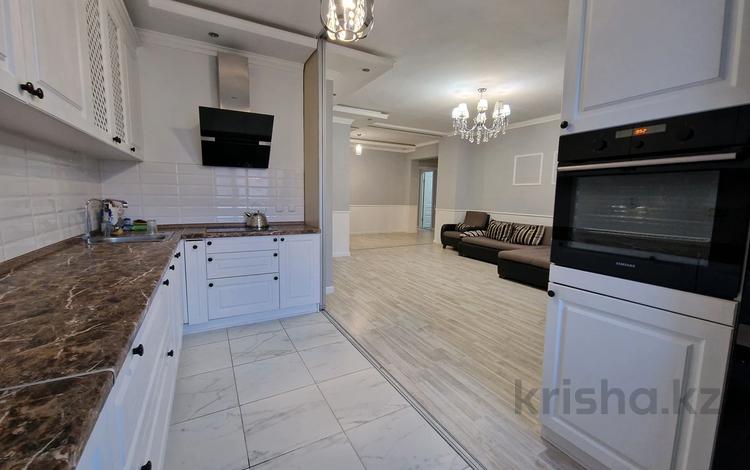 3-бөлмелі пәтер · 90 м² · 10/14 қабат, Алматы 13, бағасы: 45 млн ₸ в Астане, Есильский р-н — фото 2