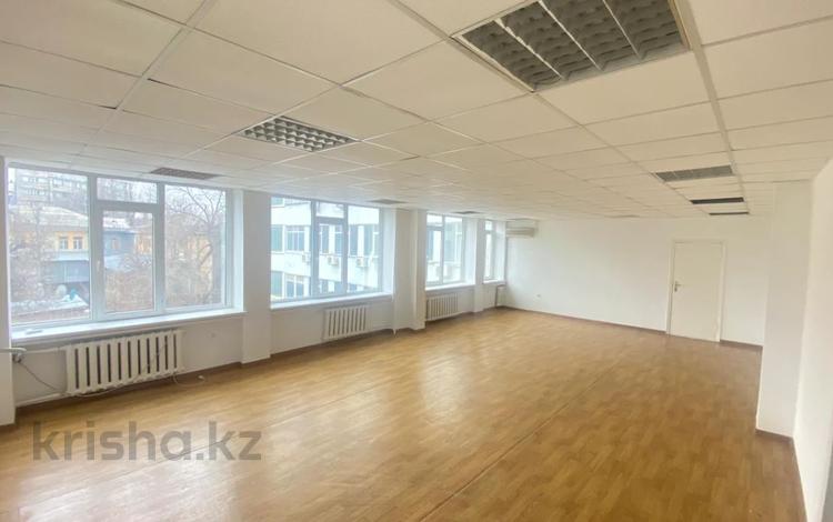 Свободное назначение, офисы, салоны красоты, образование, кабинеты и рабочие места, студии · 63 м² за 550 000 ₸ в Алматы, Алмалинский р-н — фото 2