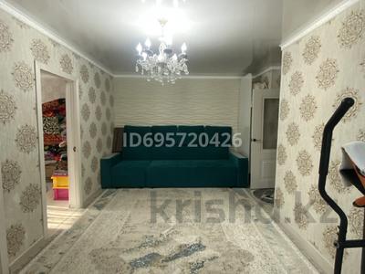 4-комнатная квартира, 63 м², 3/5 этаж, 1 мик — Бейбітшілік көшесі за 12 млн 〒 в Жанатасе