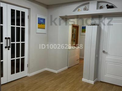 5-комнатная квартира · 120 м² · 3/4 этаж, мкр Новый Город, Бухар Жырау 33 — ДКГ, Театр Сакена Сейфуллина, Центральный парк, Памятник двух шахтёров за 55 млн 〒 в Караганде, Казыбек би р-н