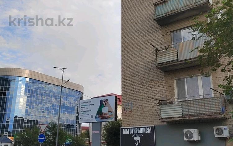 2-комнатная квартира, 49 м², 2/5 этаж, Махамбета Утемисова 123 за 17 млн 〒 в Атырау — фото 2