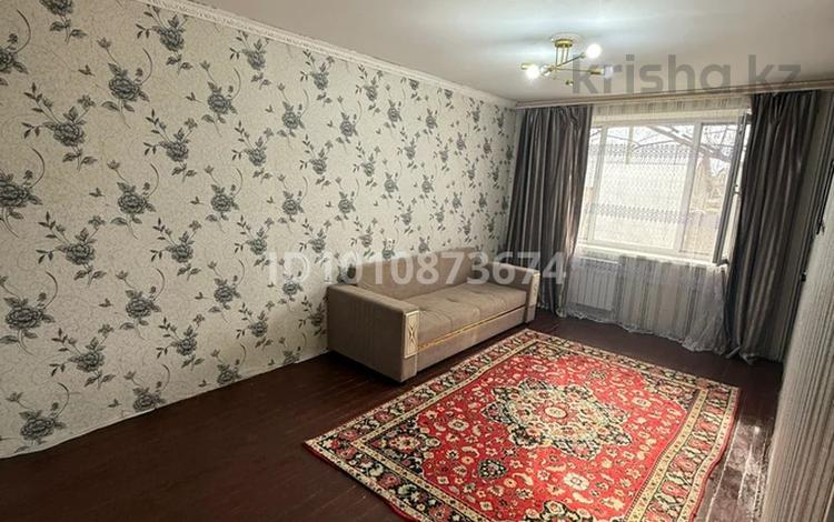 1-комнатная квартира · 31.9 м² · 1/5 этаж, воинская 4а — Военторг,Кирова за 8 млн ₸ в Таразе — фото 2