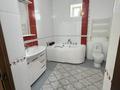 Отдельный дом · 6 комнат · 350 м² · 10 сот., мкр Нурсая 23 — Апек за 125 млн ₸ в Атырау — фото 16