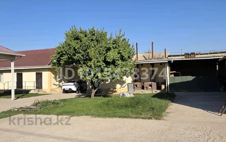 Отдельный дом · 4 комнаты · 200 м² · 12 сот., Қазыбек би 47 — 13 - қиылыс за 37 млн ₸ в Шубарсу — фото 2
