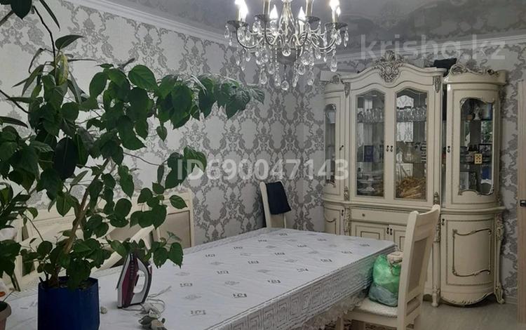 4-комнатная квартира, 74 м², 2/5 этаж, Мкр.Салтанат за 26.5 млн 〒 в Таразе — фото 2