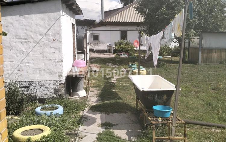 Отдельный дом · 3 комнаты · 60 м² · 8 сот., Радищева 27 — Район Защиты за 10 млн ₸ в Усть-Каменогорске — фото 2