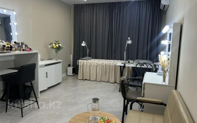 Салоны красоты, кабинеты и рабочие места · 22 м² за 70 000 ₸ в Алматы, Алатауский р-н — фото 7