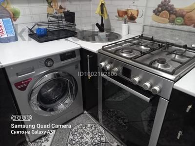 2-комнатная квартира · 45 м² · 5/5 этаж, мкр Строитель 69 — Магазин Урал за 17 млн ₸ в Уральске, мкр Школьник