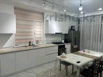 2-бөлмелі пәтер · 74.3 м² · 4/5 қабат, мкр Самал-2, мкрн Самал 15 — Блок Г, бағасы: 35 млн 〒 в Атырау