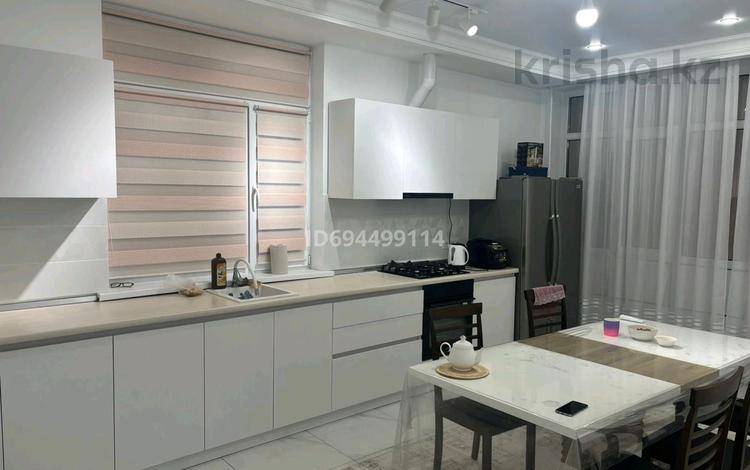 2-бөлмелі пәтер · 74.3 м² · 4/5 қабат, мкр Самал-2, мкрн Самал 15 — Блок Г, бағасы: 35 млн ₸ в Атырау — фото 2