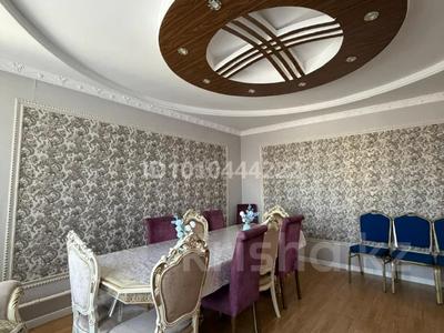 Жеке үй · 7 бөлме · 300 м², мкр Уркер, Аскар забикулина 15а, бағасы: 50 000 ₸ в Астане, Нура р-н