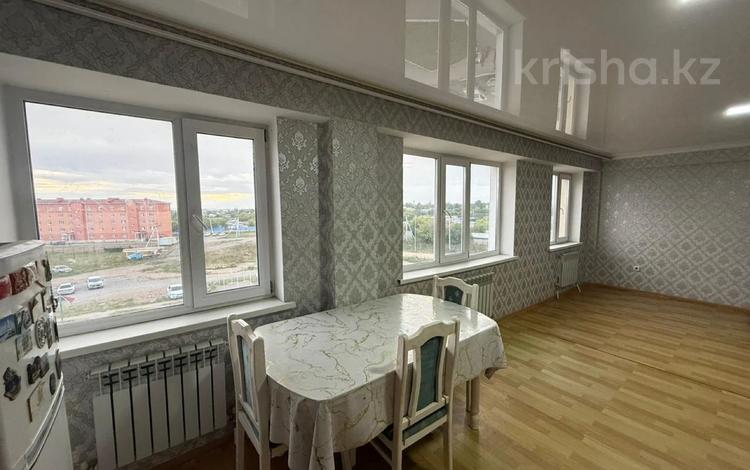 2-комнатная квартира · 52 м² · 4/5 этаж, Абая — Мкр.Заречный за 15 млн 〒 в Щучинске — фото 2