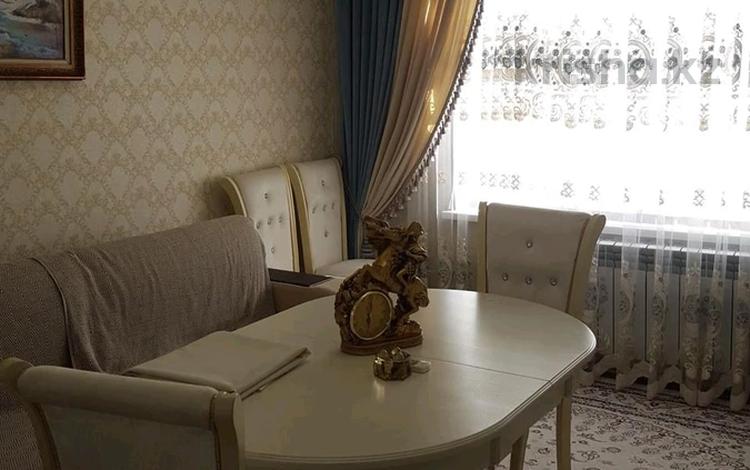 5-комнатная квартира, 95 м², 4/5 этаж, мкр Сайрам за 33 млн 〒 в Шымкенте, Енбекшинский р-н — фото 2