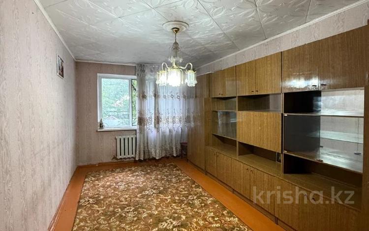 2-бөлмелі пәтер · 48.5 м² · 2/5 қабат, 6 микрорайон — центральный рынок, бағасы: 8 млн ₸ в Темиртау — фото 2