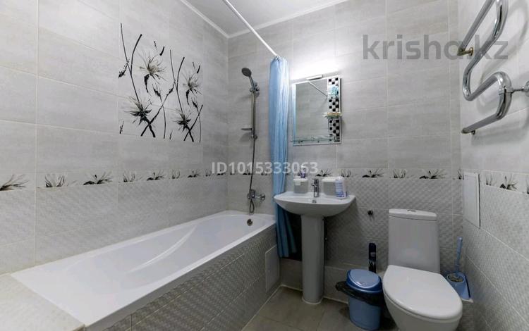 2-комнатная квартира · 62 м² · 2/10 этаж, Абикен Бектуров 1 за 330 000 ₸ в Астане, Есильский р-н — фото 2