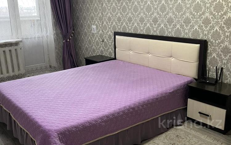 1-комнатная квартира, 40 м², 8/10 этаж по часам, мкр 11 114 за 1 500 〒 в Актобе, мкр 11 — фото 2