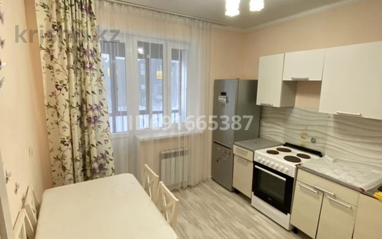 1-комнатная квартира · 40 м² · 2/9 этаж, мкр Комсомольский, Проспект Аль-Фараби за 200 000 ₸ в Астане, Есильский р-н — фото 2