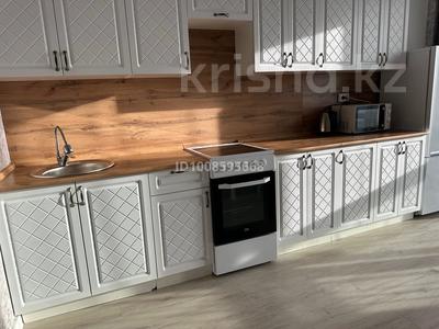 1-комнатная квартира · 50 м² · 12/16 этаж, мкр Юго-Восток, Шахтёров 46/1 — Шахтёров республики за 250 000 ₸ в Караганде, Казыбек би р-н
