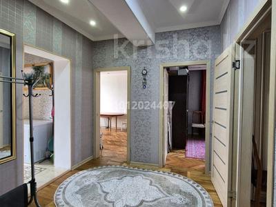 3-бөлмелі пәтер · 80 м² · 3/5 қабат, Есенберлина 27 — 6 микрорайон, бағасы: 33 млн ₸ в Жезказгане
