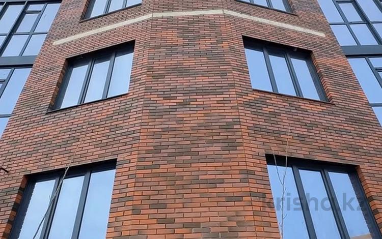 2-бөлмелі пәтер · 70 м² · 7/9 қабат, мкр. Алтын орда, Алтын орда, бағасы: 28 млн ₸ в Актобе — фото 2