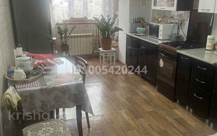 1-бөлмелі пәтер · 52 м² · 4/10 қабат, Набережная 86, бағасы: 15.5 млн ₸ в Актобе, мкр. Курмыш — фото 2