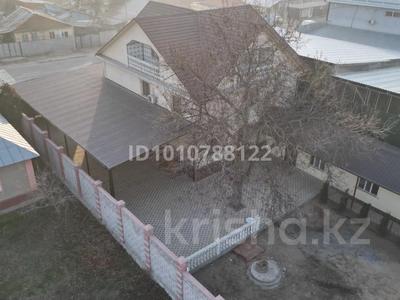 Отдельный дом · 10 комнат · 380 м² · 10 сот., Аблайхана 178 — Центральная за 105 млн 〒 в Каскелене