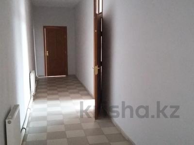 Офисы · 35 м² за 35 000 〒 в Уральске, мкр 4