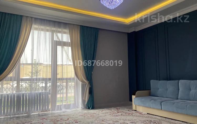 3-комнатная квартира, 90 м², 1/2 этаж посуточно, Батырбекова 33 16 за 25 000 〒 в Туркестане — фото 2