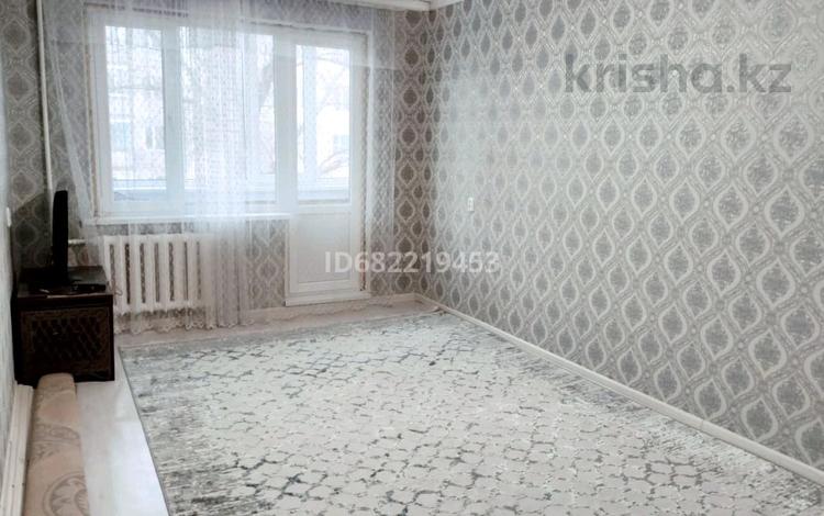 2-комнатная квартира, 45 м², 3/5 этаж, И.Ларина за 15 млн 〒 в Уральске — фото 2