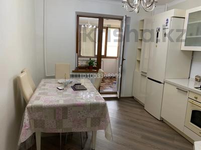 2-бөлмелі пәтер · 65 м² · 4/10 қабат, мкр Кунаева 67, бағасы: 300 000 〒 в Уральске