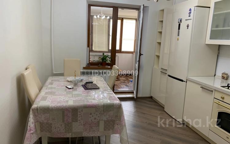 2-комнатная квартира · 65 м² · 4/10 этаж, мкр Кунаева 67 за 300 000 〒 в Уральске — фото 2
