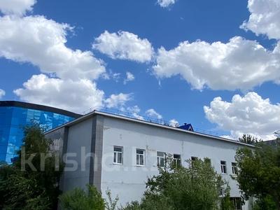 Свободное назначение, офисы, магазины и бутики, склады, общепит, салоны красоты, бани, гостиницы и зоны отдыха, медцентры и аптеки, образование, развлечения · 918.1 м² за 300 млн 〒 в Караганде, Казыбек би р-н