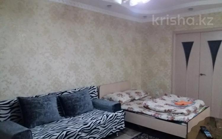1-комнатная квартира, 35 м², 2 этаж по часам, Ниеткалиева за 1 000 〒 в Таразе — фото 2