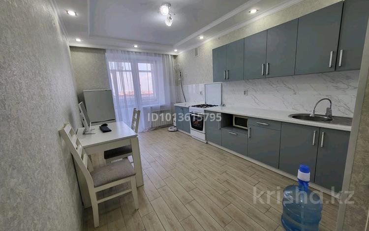 1-комнатная квартира · 50 м² · 5/10 этаж, мкр Кунаева за 150 000 ₸ в Уральске — фото 5
