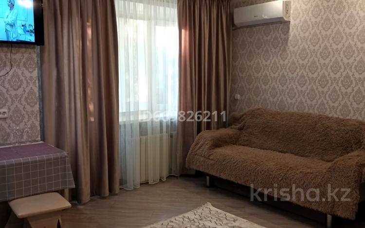 1-комнатная квартира, 32 м², 2/5 этаж посуточно, Естая 141 — Катаева за 12 000 〒 в Павлодаре — фото 11