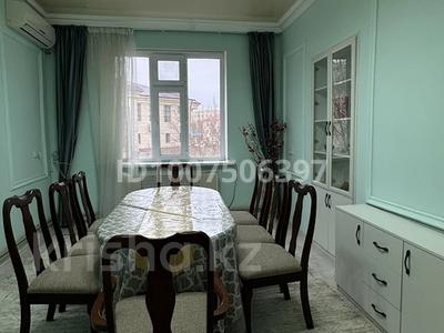 2-комнатная квартира · 45 м² · 2/2 этаж, Абая 2 — Рядом Достык уй, напротив кафе Кимчи Лагманная за 250 000 ₸ в 