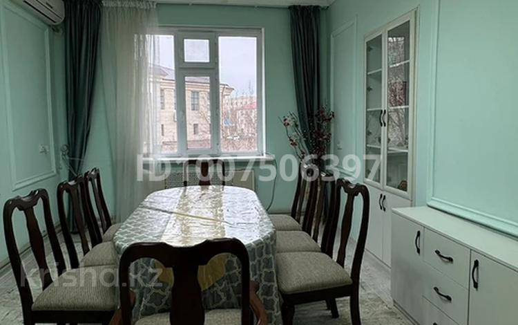 2-комнатная квартира · 45 м² · 2/2 этаж, Абая 2 — Рядом Достык уй, напротив кафе Кимчи Лагманная за 250 000 ₸ в  — фото 2