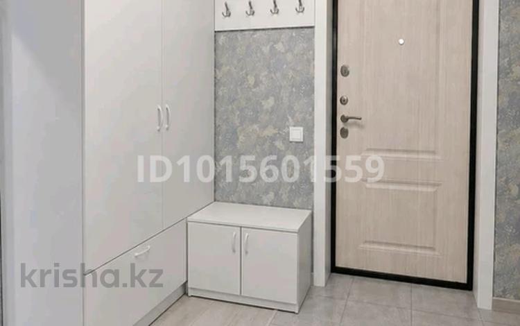 2-бөлмелі пәтер · 70 м² · 1/5 қабат, Алтын орда ш/а. 17 г, бағасы: 28 млн ₸ в Актобе, мкр. Алтын орда — фото 2