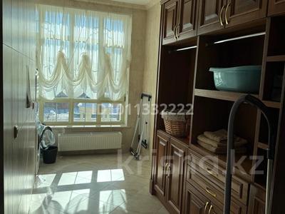 4-бөлмелі пәтер · 200 м² · 3/6 қабат, Тоқырауын 8, бағасы: 3.5 млн ₸ в Астане, Алматы р-н