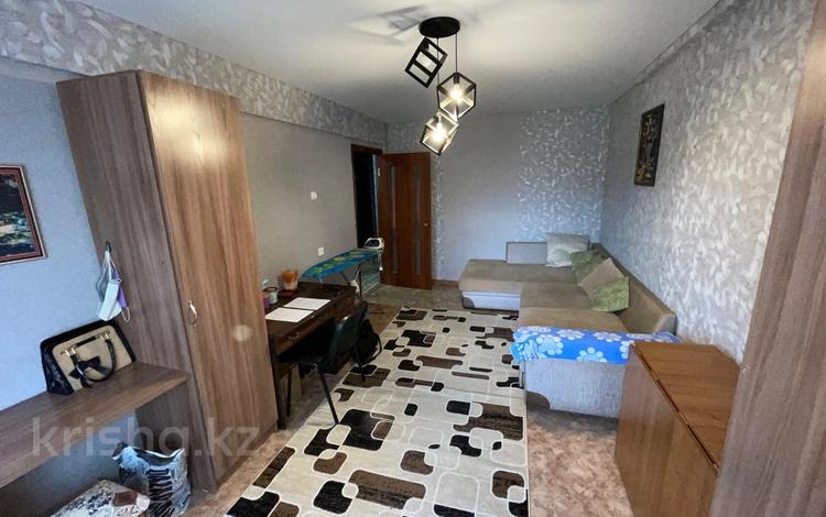 3-бөлмелі пәтер · 70.2 м² · 1/5 қабат, Площадь Абая 23, бағасы: 24.5 млн ₸ в Усть-Каменогорске — фото 2