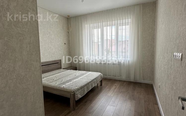 2-бөлмелі пәтер, 75 м², 5/10 қабат ай сайын, мкр. Алтын орда, ПроспектАлиимолдагуловой 62, бағасы: 450 000 〒 в Актобе, мкр. Алтын орда — фото 2