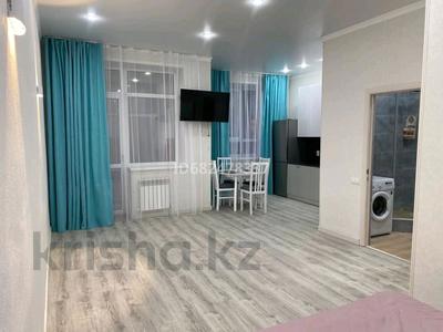 Аренда квартир посуточно в Карагандинской обл.: 1-комнатная квартира · 42 м² · 4/10 этаж, мкр Юго-Восток, Муканова 47/3 — Айзы за 15 000 〒 1-комнатная квартира · 42 м² · 4/10 этаж, мкр Юго-Восток, Муканова 47/3 — Айзы за 15 000 〒 в Караганде, Казыбек би р-н