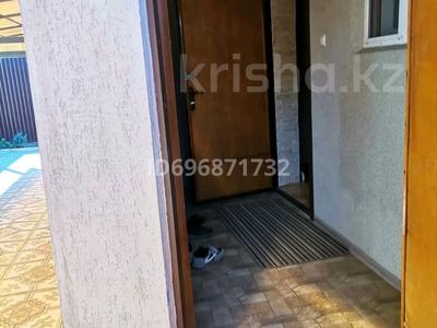 Отдельный дом · 3 комнаты · 87 м², Сарайшык — Льва толстого за 200 000 〒 в Уральске, мкр Школьник