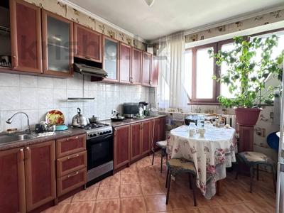 3-комнатная квартира · 72 м² · 9/9 этаж, мкр Аксай-3 27 за 41 млн ₸ в Алматы, Ауэзовский р-н