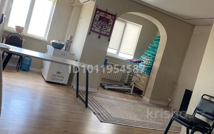 3-бөлмелі пәтер · 70 м² · 5/5 қабат, мкр Нурсая 20, бағасы: 23 млн ₸ в Атырау — фото 2