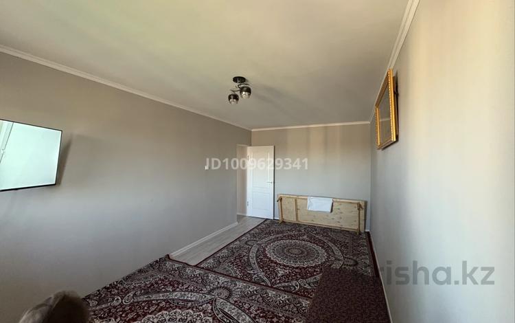 3-комнатная квартира · 70 м² · 5/5 этаж, Тоқмағамбетов 1 50 — Доктор мом аптека за 14 млн 〒 в  — фото 2