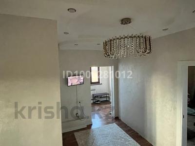 Отдельный дом · 7 комнат · 200 м², мкр Жулдыз, Габбас мухамедиярова 56 за 500 000 〒 в Атырау