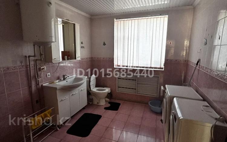3-бөлмелі пәтер · 90 м² · 1/5 қабат, Набережная 1, бағасы: 25 000 ₸ в  — фото 2