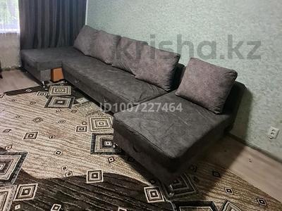 3-комнатная квартира · 56 м² · 1/5 этаж, мкр Новый Город, Нуркена абдирова 22 за 15 000 ₸ в Караганде, Казыбек би р-н